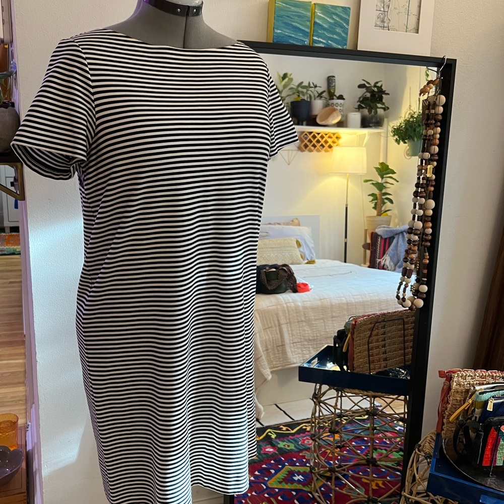Lafayette 148,  Black & White Cross-Back Striped Jersey Shift Dress, Size Large